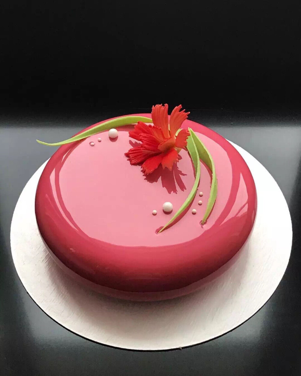 俄罗斯蛋糕师МакееваГалина制作的镜面蛋糕,不只娇艳