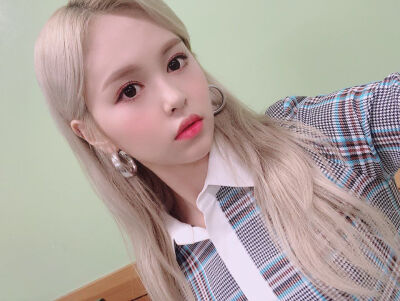 aisha everglow,aishaeverglow everglow ★ 朴智媛(e:u),金施贤, 韩恩智(mia),王怡人,许庾琳(aisha)