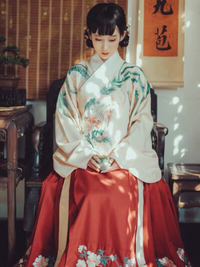 交领袄裙发型