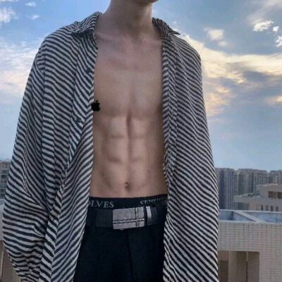 腹肌男