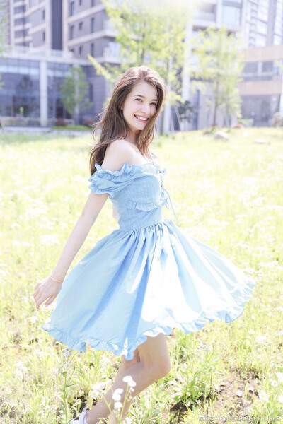 收集   点赞  评论  angelina danilova,中文名安吉丽娜·丹妮洛娃