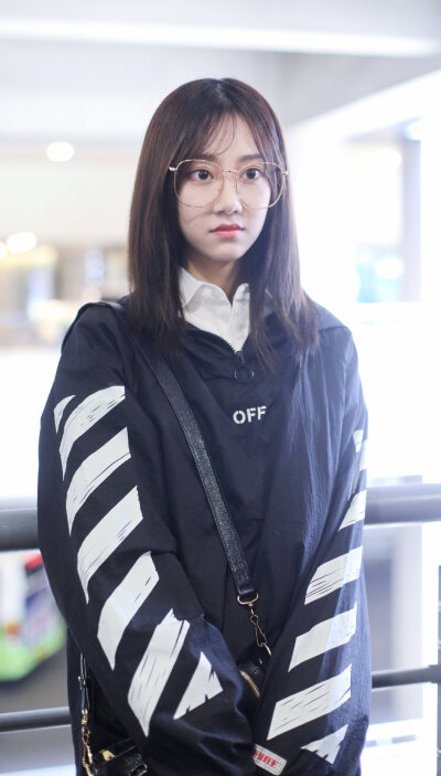 冯薪朵 
