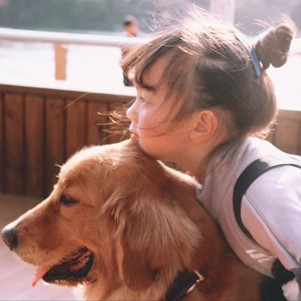 小女孩和狗的情侣头像图片