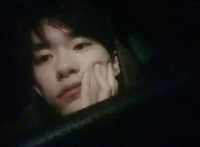 易烊千玺短发照片