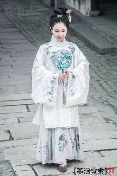 刺绣汉服,汉服,绣花汉服,交领大袖