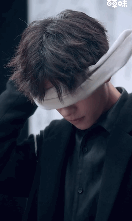 易烊千玺百草味