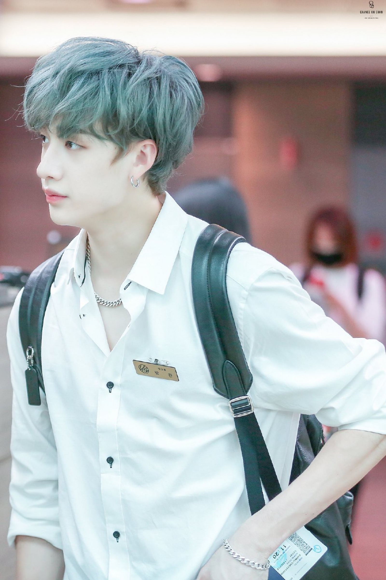 右边比左边的明显