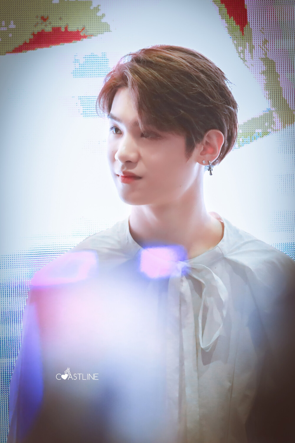 黄明昊 