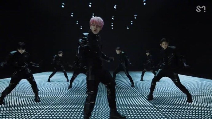 边伯贤进击的忙内# 边伯贤超话 @baekhyunee7 191004 jopping mv
