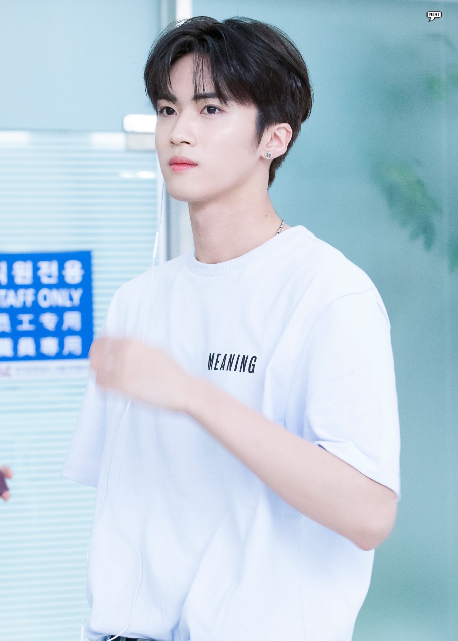 闫桉yanan 男团pentagon成员