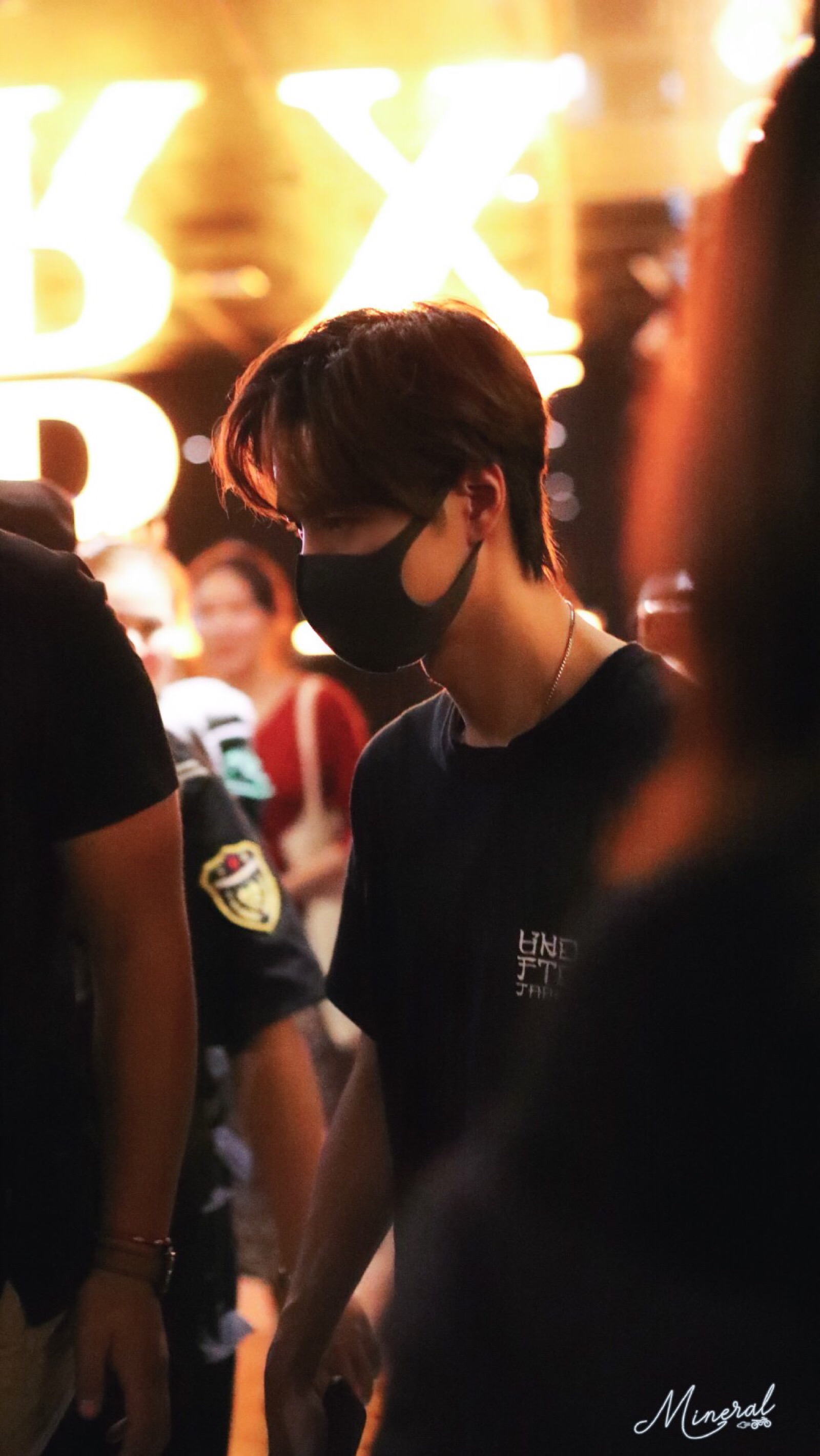191008 天天向上下班 #王一博# cr:logo