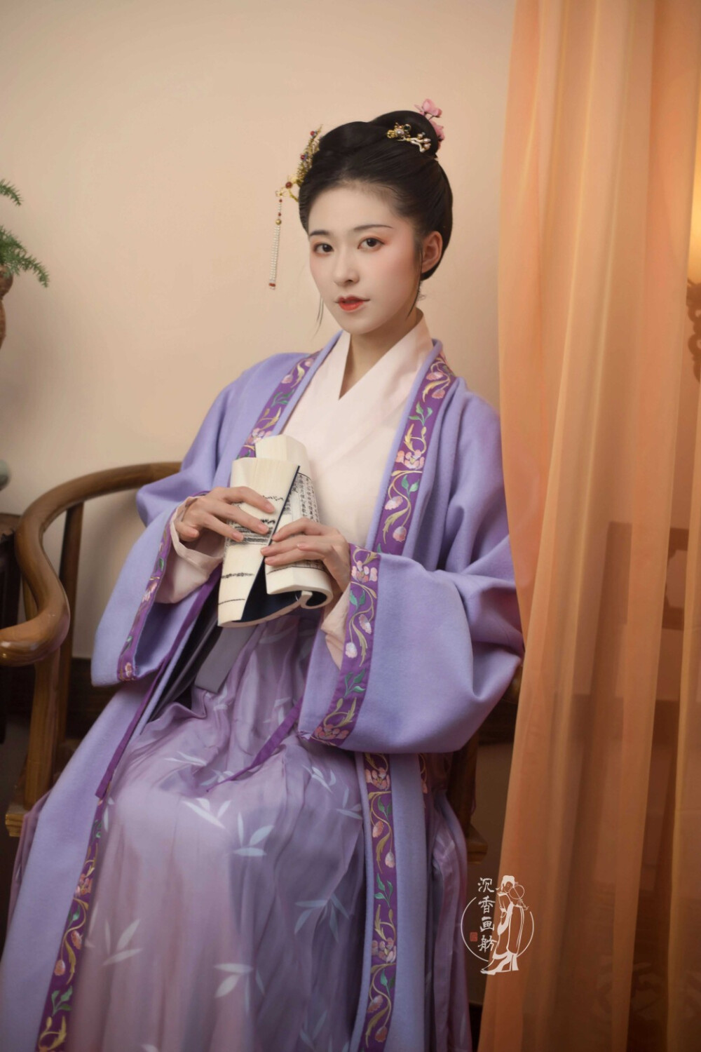 【沉香画舫汉服】宋制紫色圈绣花羊绒窄袖袄(黄昇墓版型)