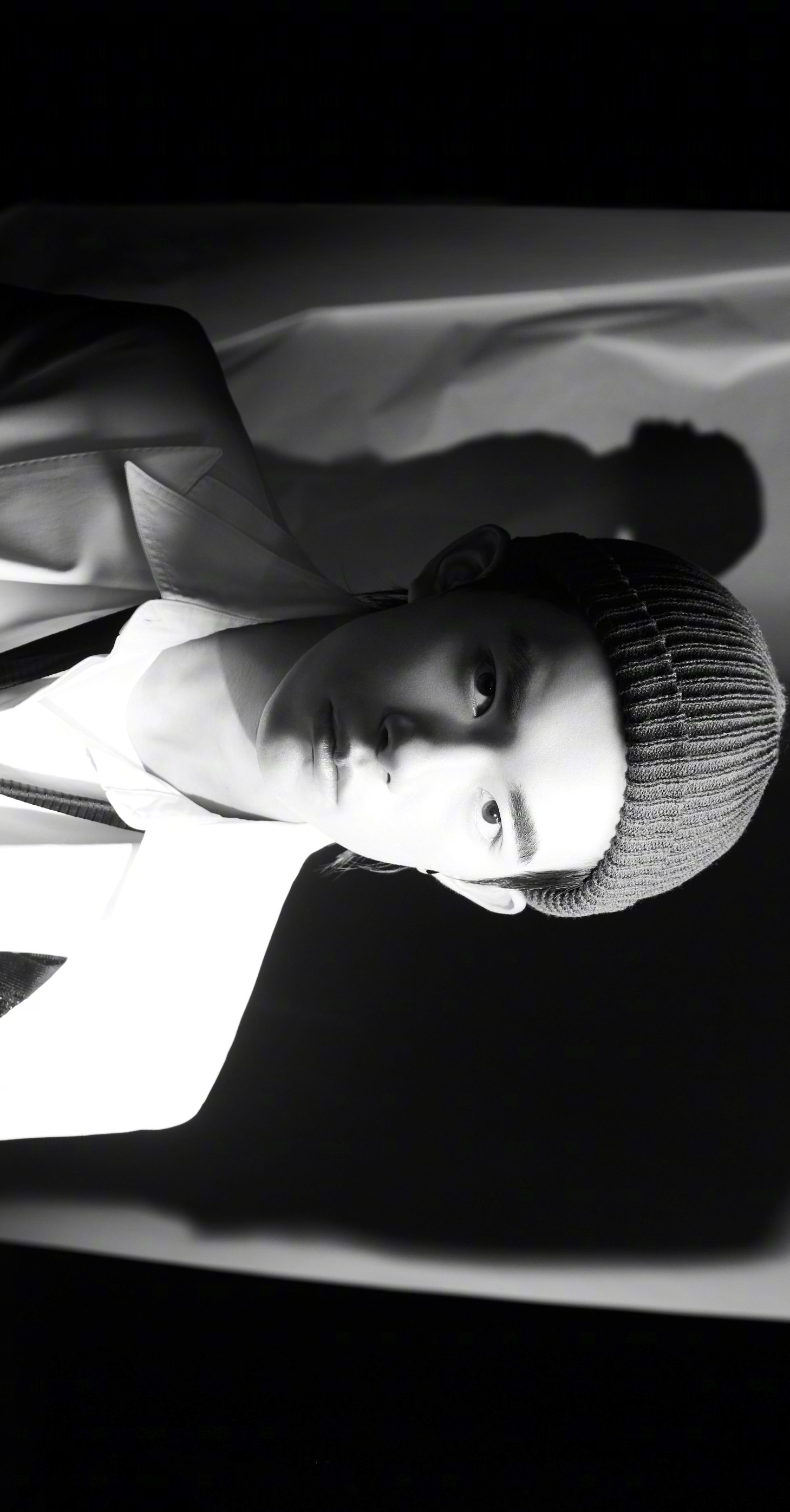 易烊千玺时尚cosmo11月刊内页