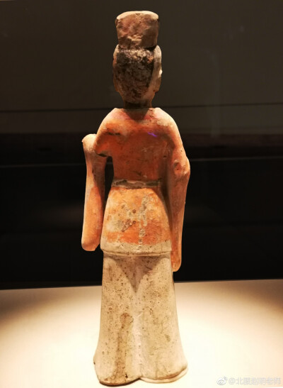 【北齐 · 弹琵琶陶俑】来源:山西寿阳厍狄回洛墓馆藏:中国国家博物馆