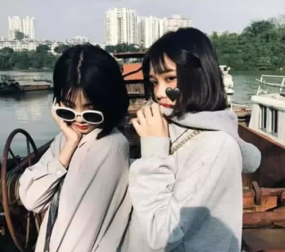 闺蜜头像. 抱图dd. 二传说一声,标注出处和作者谢谢.