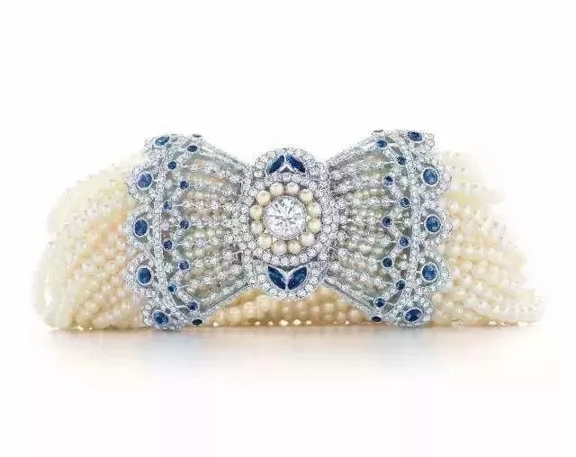 蒙大拿蓝宝石曾在蒂芙尼获巴黎世界博览会金奖的珠宝系列绽放光彩