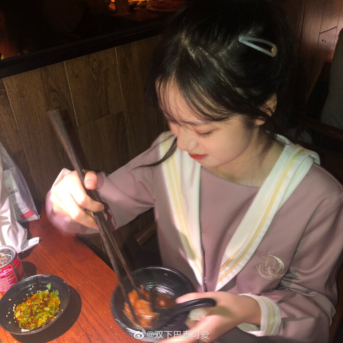 图源来自微博:双下巴真可爱