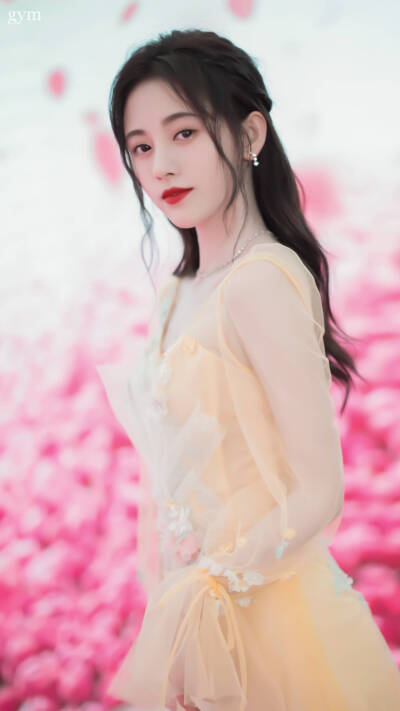 是鞠婧祎