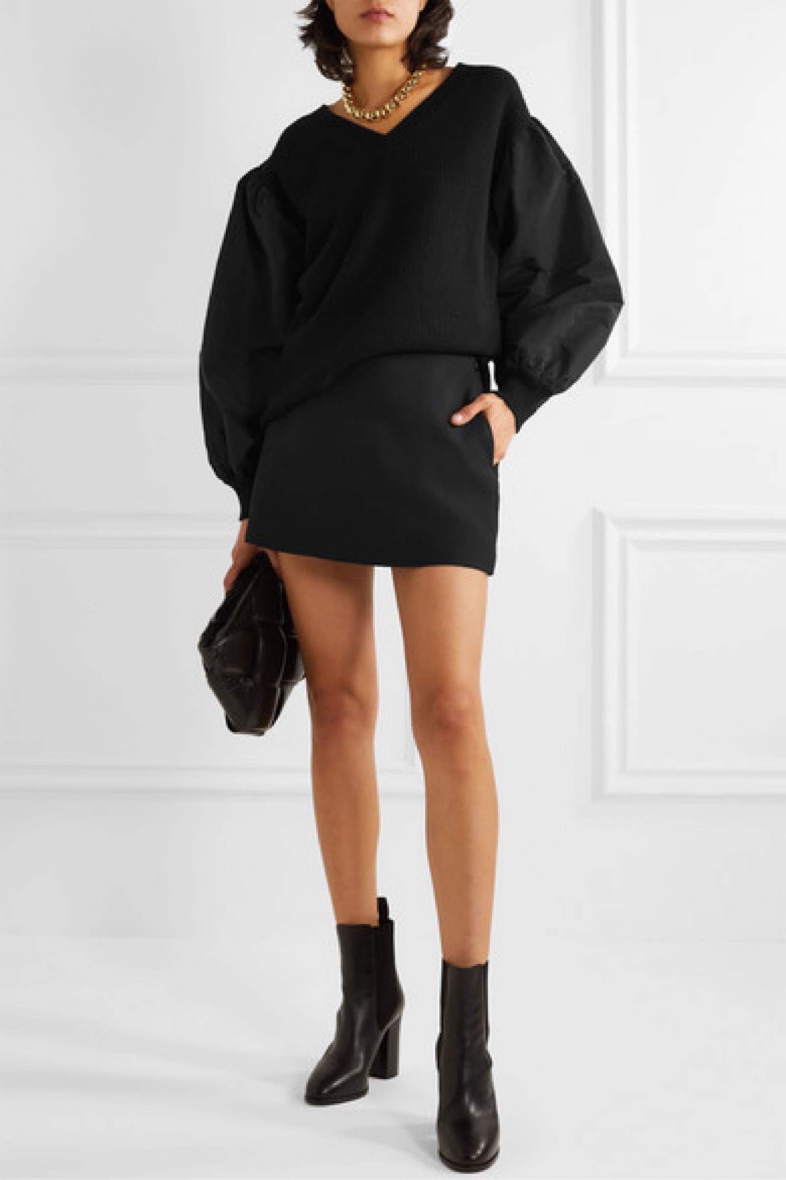 拼有丰盈的棉质混纺府绸双袖,廓形宽松,恰能与同品牌的迷你半身裙搭配