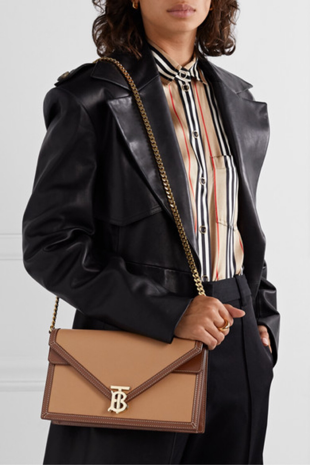 burberry 这款单肩包呈纤长的信封包造型,… - 堆糖,美图壁纸兴趣社区