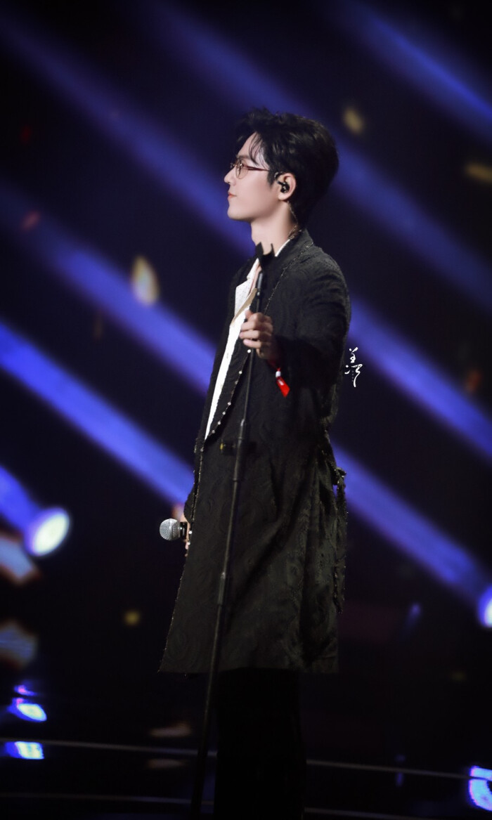 我太可以了#肖战芭莎慈善晚会