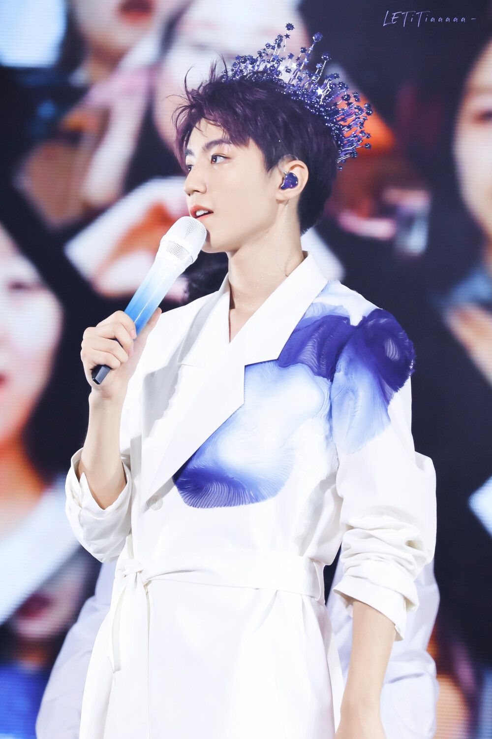 11.01 王俊凯2019无边界演唱会×cr:logo