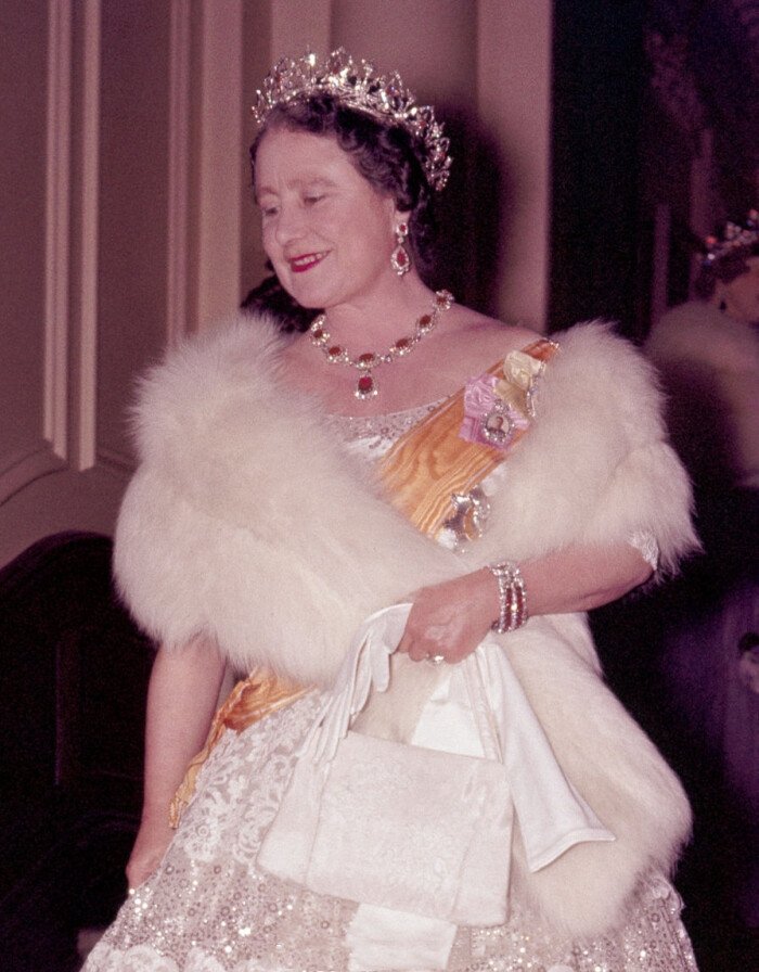 英国伊丽莎白王后图片
