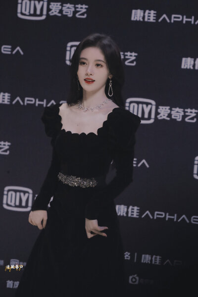 鞠婧祎稀有鞠新图爱奇艺尖叫之夜
