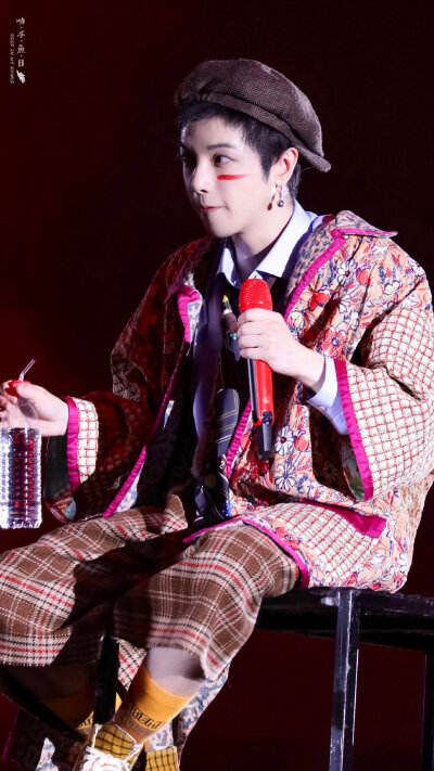 华晨宇-2019火星演唱会-小十爷喝水