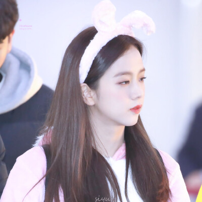 金智秀 jisoo blackpink 圣诞节 爱豆头像 crowd.卓思渝