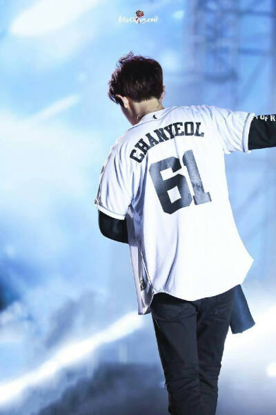 exo灿烈 朴灿烈背影 loey chanyeol 拿图点赞