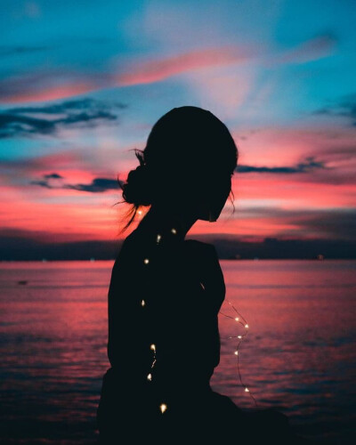 真人女生侧脸图片