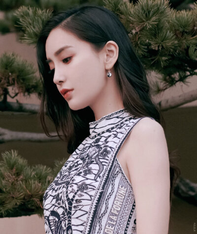 angelababy时尚,angelababy时尚美丽 杨颖(angelababy),1989年2月28日出生于上海市,华语影视女演员,时尚