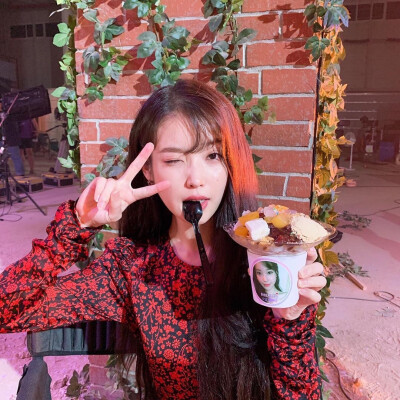 李知恩iu ins