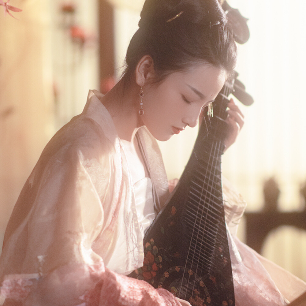 世人谓我恋长安,其实只恋长安某. "秦软玉の自截汉服女头/古风头像