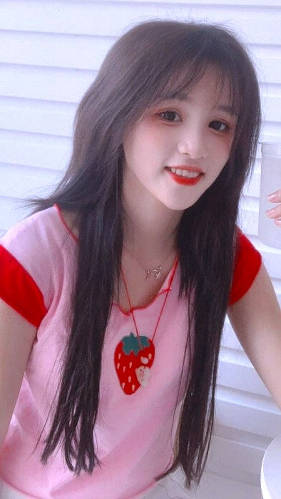 快手网红萌小叶无水印滤镜壁纸原图:萌小叶微博二转注明:顾雨曦