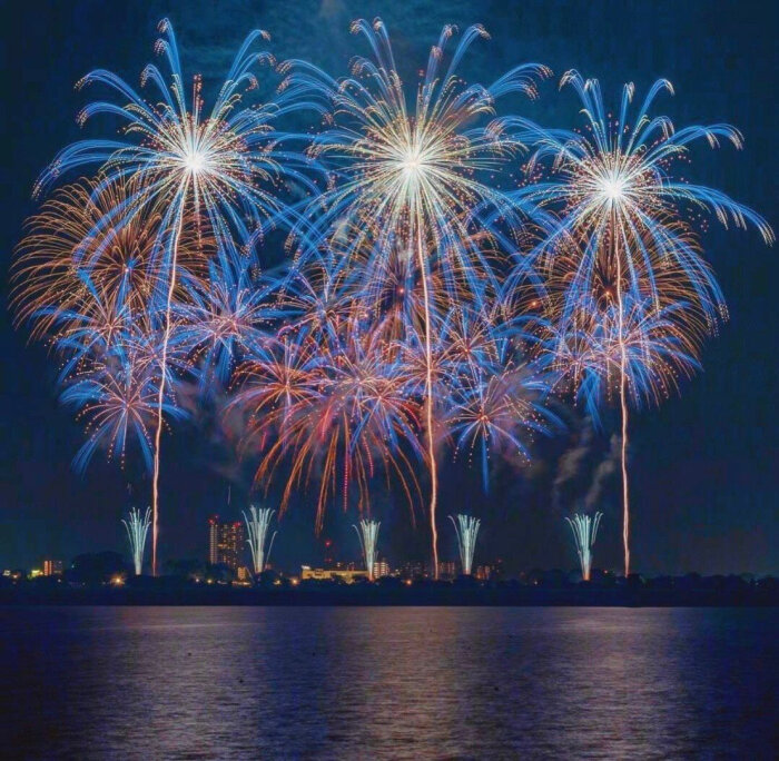 这个真的是太美了,美好的2020!愿你看到这烟火在新的一年里红红火火!