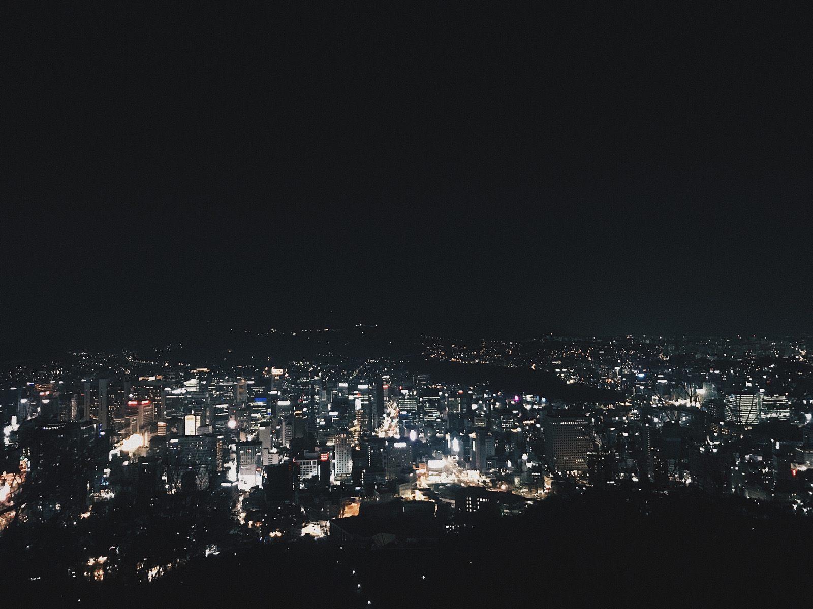 南山塔夜景图片