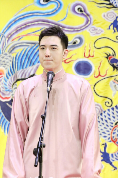 王九龙比心