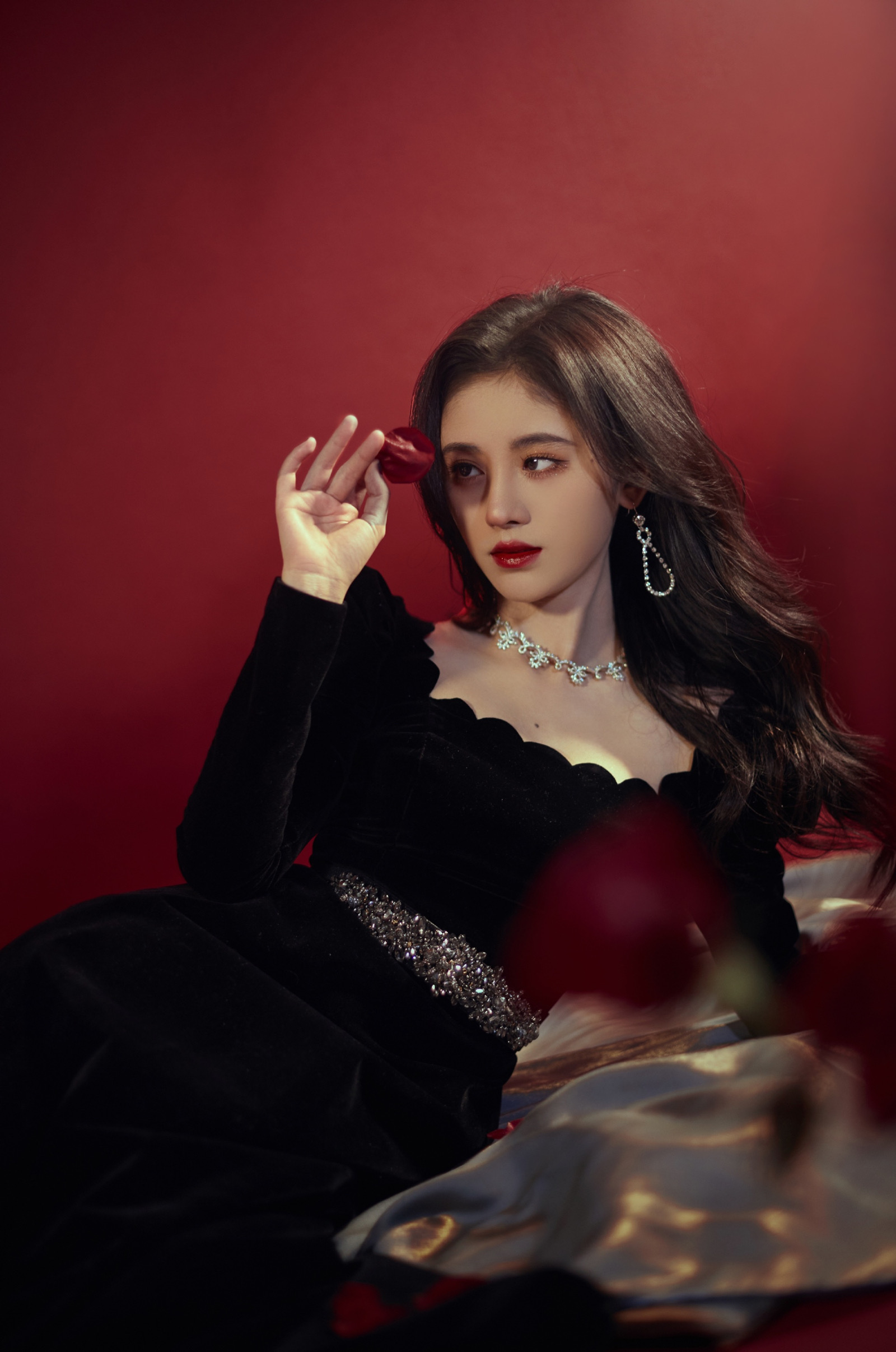 鞠婧祎复古黑裙 尖叫之夜 这个真的爆美了!