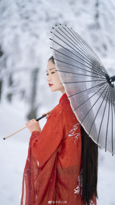 古风红色披风雪景图片图片