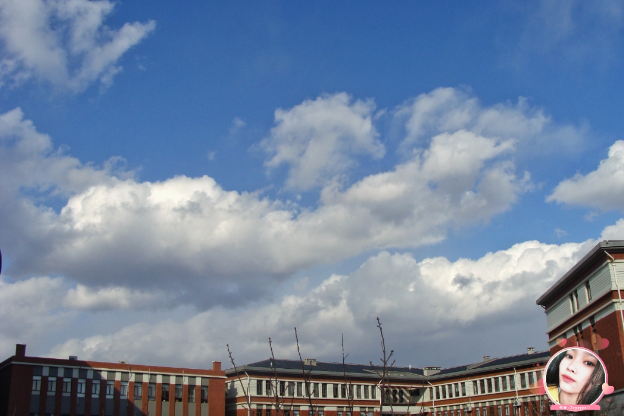 【晴天】学校晴空万里午后时光看到这样的蓝天白云让人心情都舒畅了不