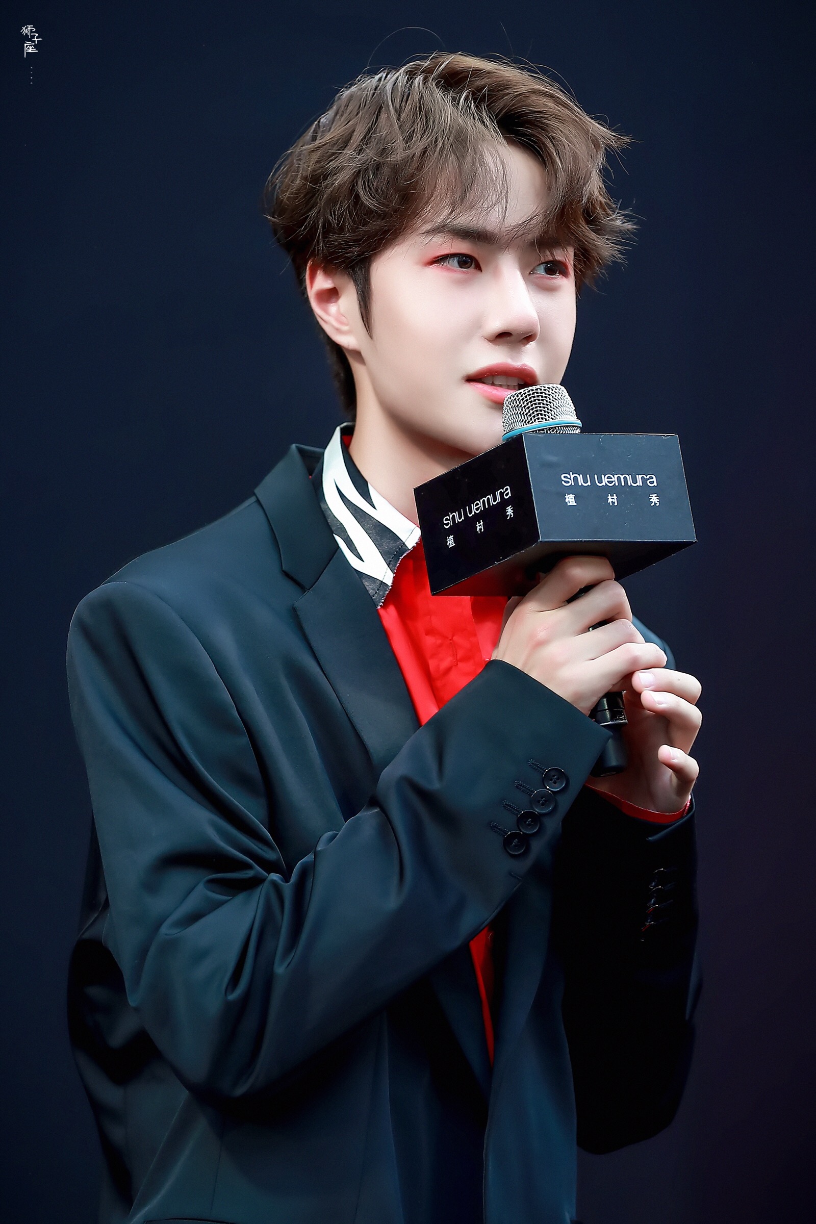 新年快乐 平安喜乐恭喜酷盖微博粉丝突破三千万 @uniq-王一博 cr:logo
