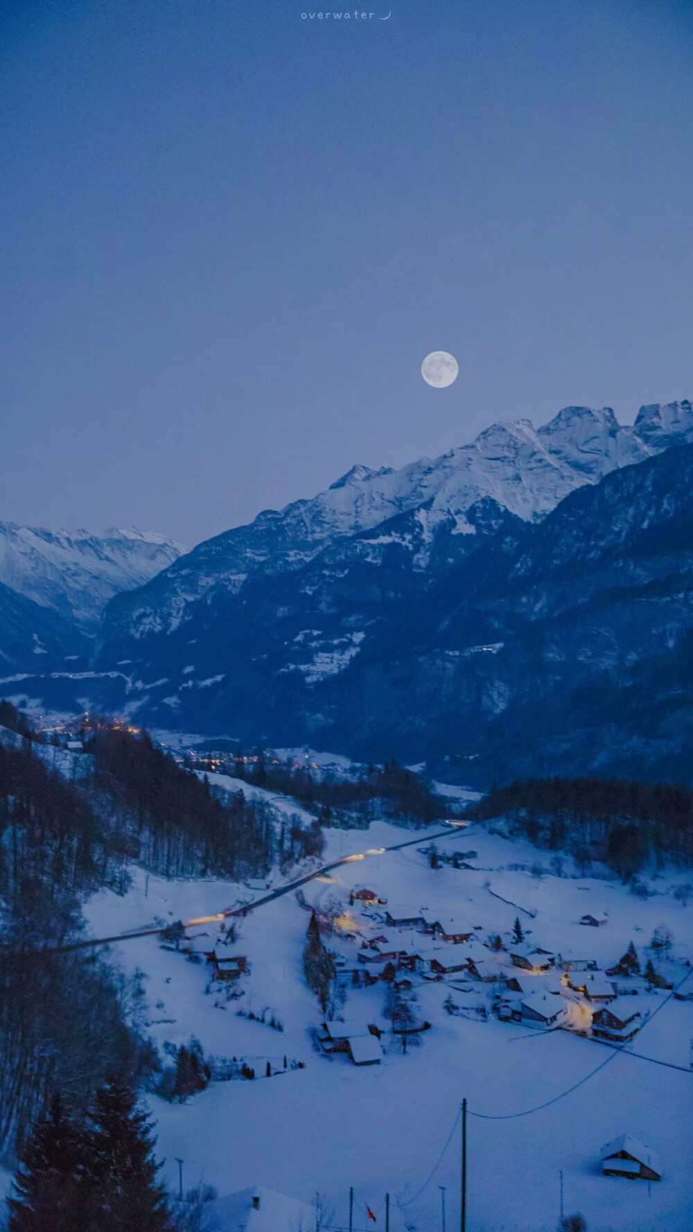月亮和雪的美景图片图片