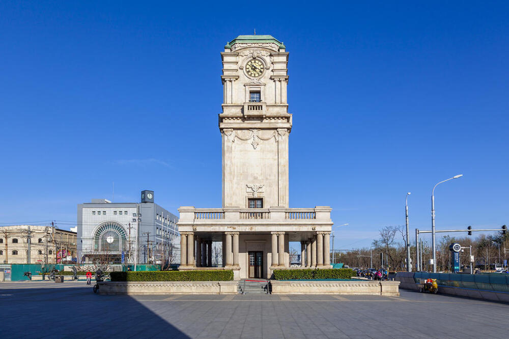 天桥广场四面钟
