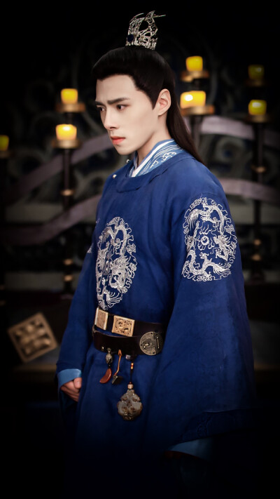 明月照我心|李谦|方逸伦 cr方逸伦的侧颜