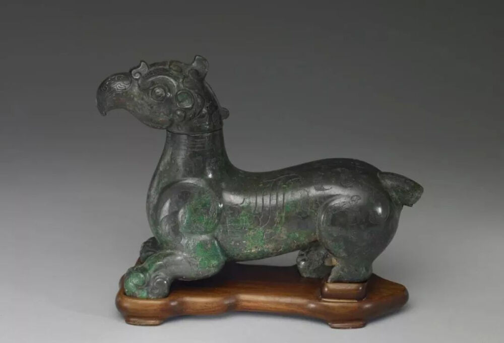 鸟首兽尊,青铜,高20cm,战国早期,台北故宫博物院藏.