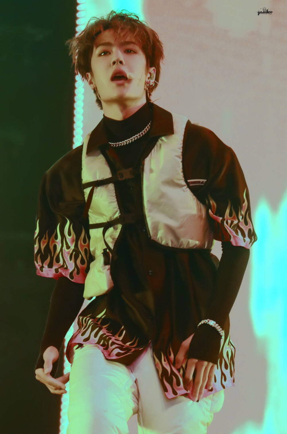 190602 乐华娱乐家族演唱会 @uniq-王一博 cr:logo