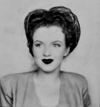 15岁的诺玛·简·贝克(marilyn monroe在1941年