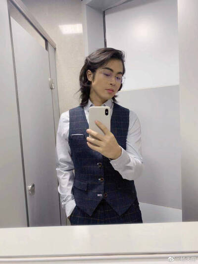 点赞  评论  729杨天翔 金弦 郭浩然 0 0 yerts安然  发布到  cv